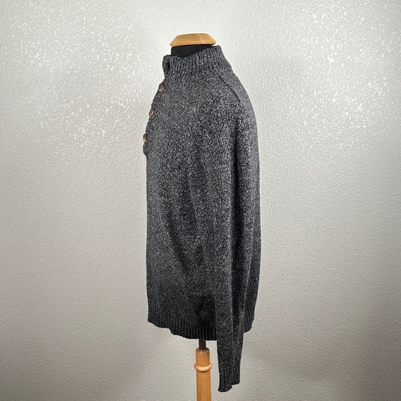 IZOD Men's Gray Black Knit Winter Fall Classic Four Button Cotton Blend Sweater - Picture 4 of 7
